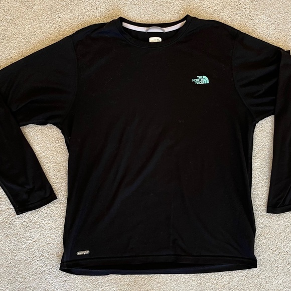 North Face pullover shirt - Picture 2 of 7